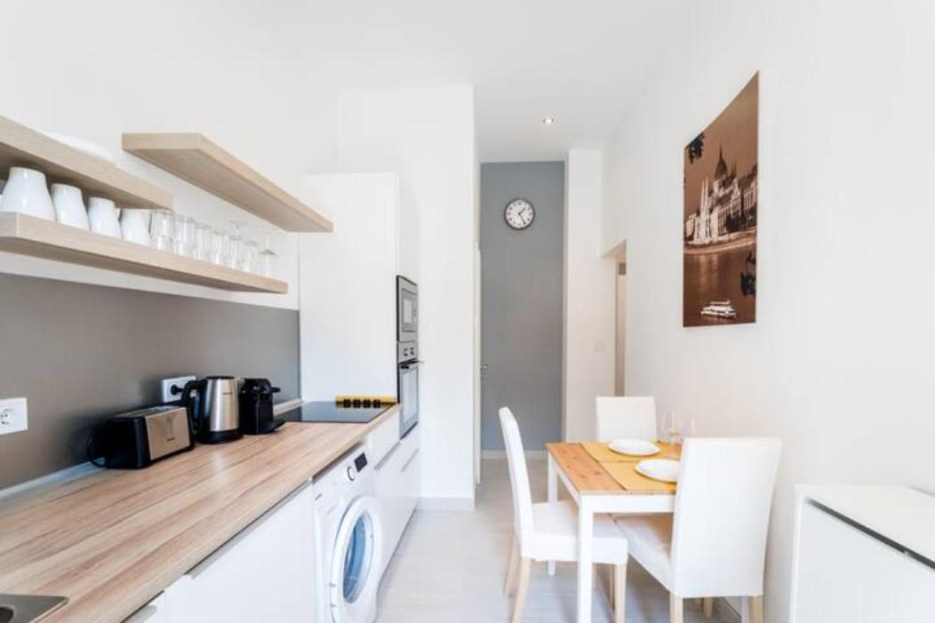 Hi-Bp Sunny Home Apartments In The Heart Of Budapest Exteriör bild