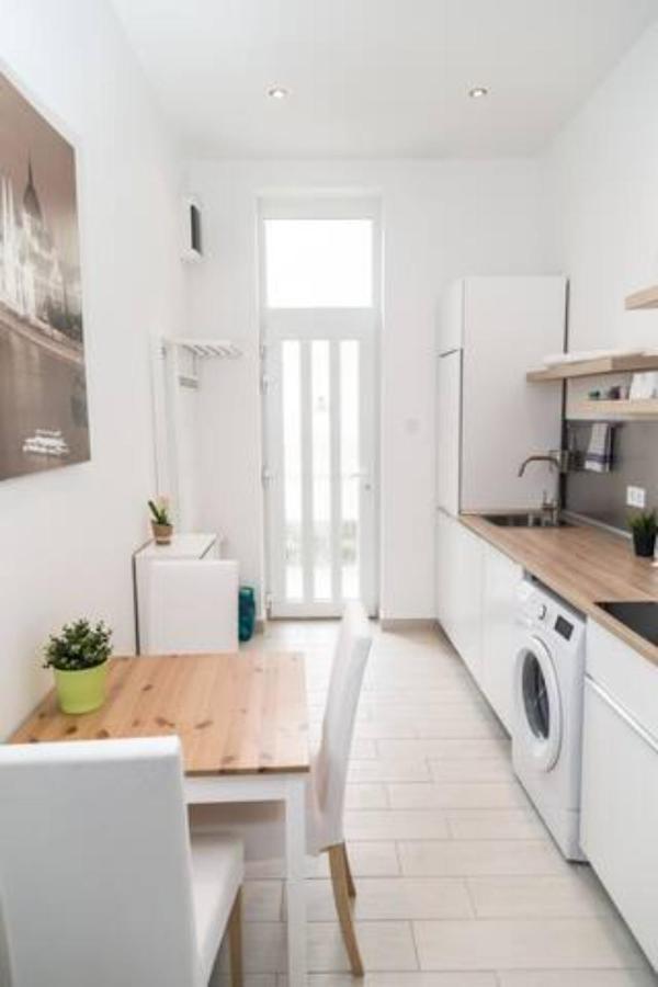 Hi-Bp Sunny Home Apartments In The Heart Of Budapest Exteriör bild